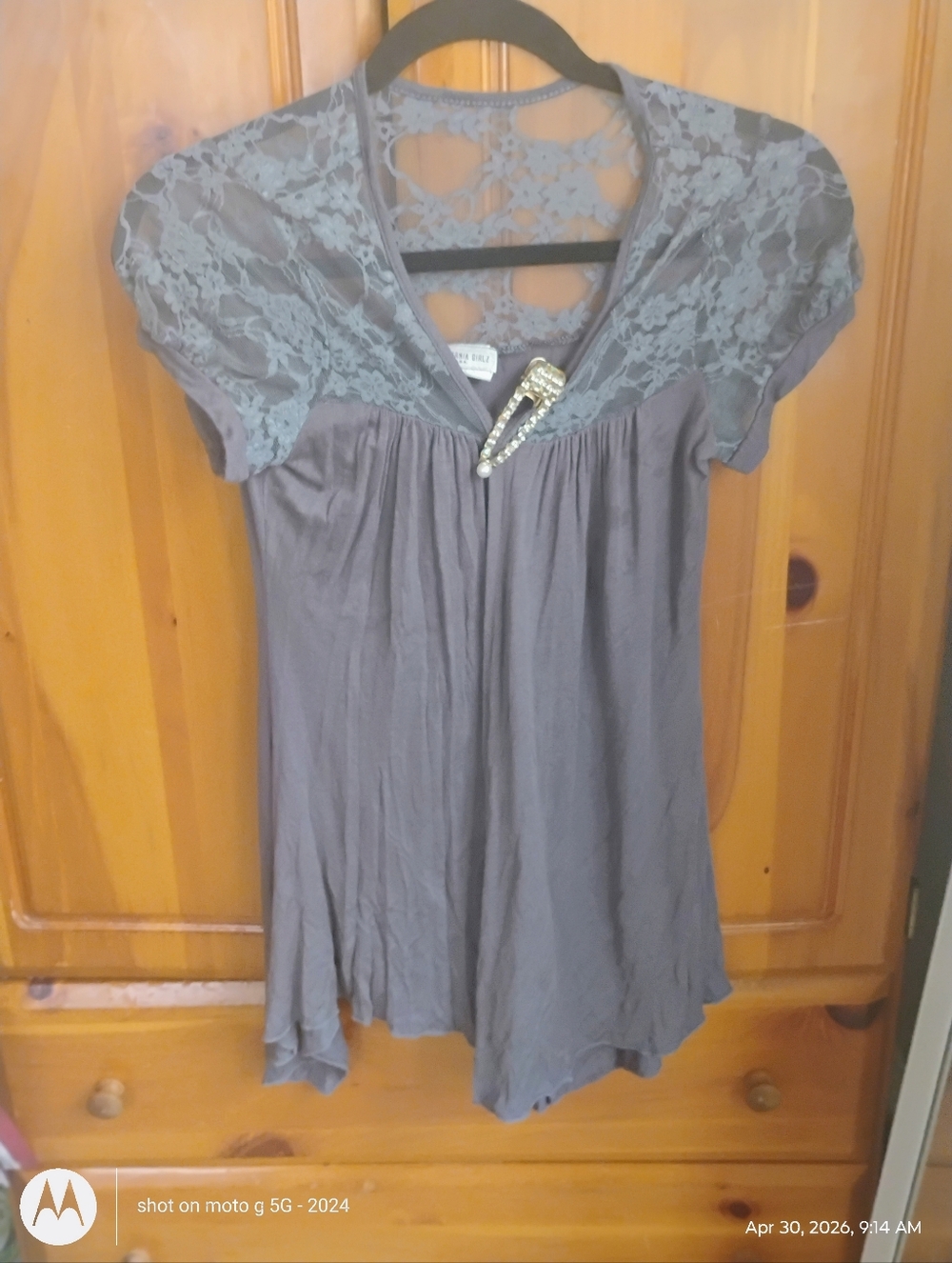 Women's Gray Lace-Shoulder Camisole - Picture 2 of 3